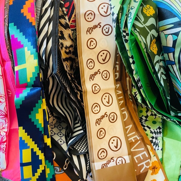 Four beautiful silky twillys in bold colorful patterns. Brand new! - Picture 6 of 11